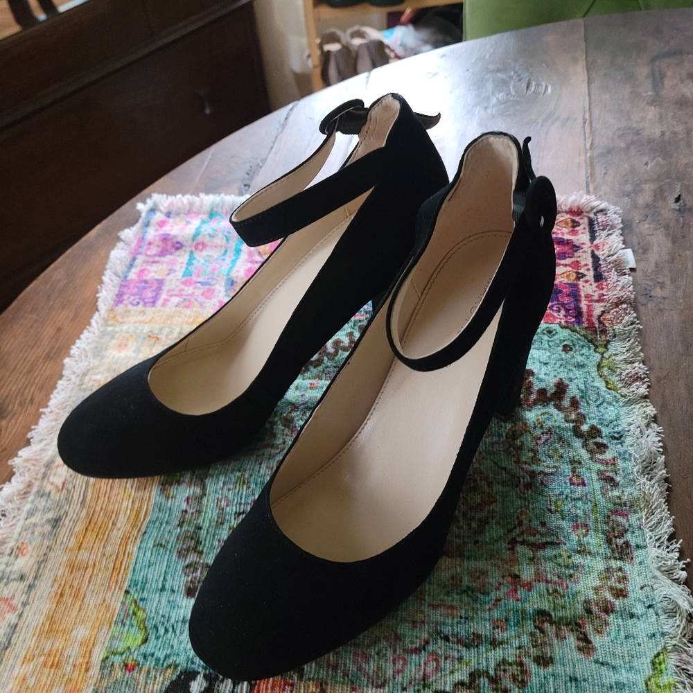 MARC FISHER SHOES SIZE 8.5 STILL NEW.